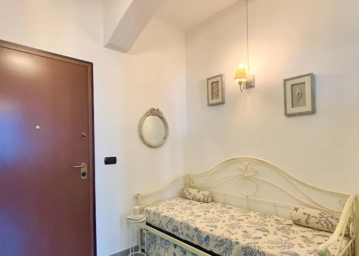 Nura's - Virginia * Αλγκέρο